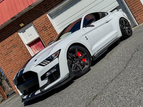 Used 2021 Ford Mustang Shelby GT500 w/ Carbon Fiber Track Pack image 4