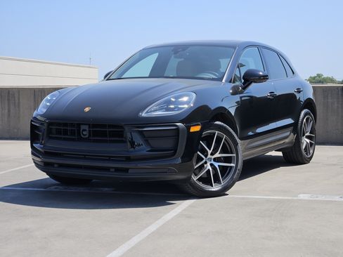 Certified 2026 Porsche Macan AWD/4WD image 1