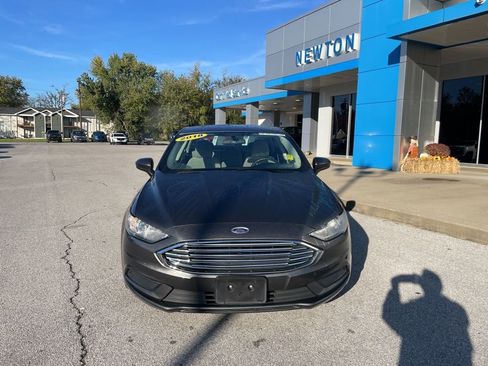 Used 2018 Ford Fusion S image 2