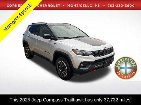 Used 2025 Jeep Compass Trailhawk AWD/4WD image 1