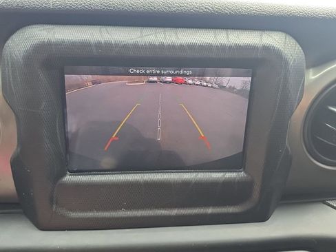 Used 2018 Jeep Wrangler Unlimited Sport S image 25