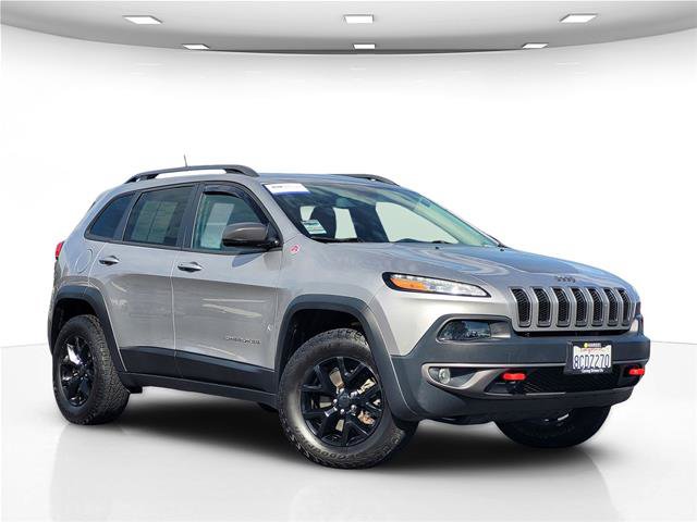 Used 2018 Jeep Cherokee Trailhawk AWD/4WD image 2