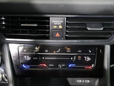 Used 2025 Volkswagen Jetta Sport image 6