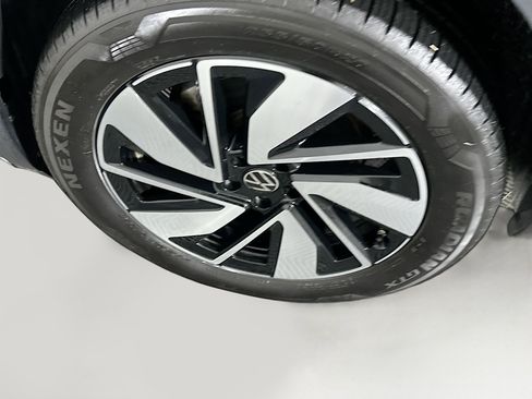 Used 2025 Volkswagen Atlas SE AWD/4WD image 11
