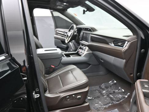 Used 2021 GMC Yukon XL Denali w/ Denali Premium Package AWD/4WD image 21