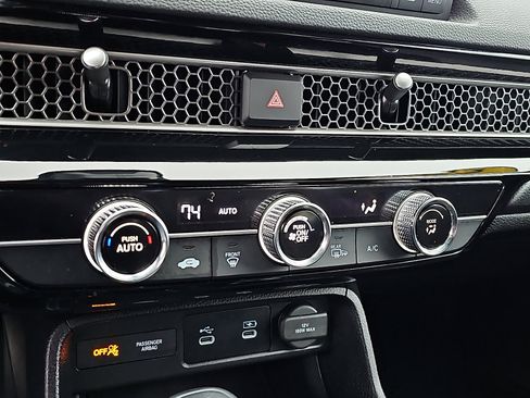 Used 2025 Honda Civic Sport image 15