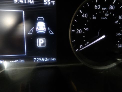 Used 2019 Nissan Kicks SR FWD image 21