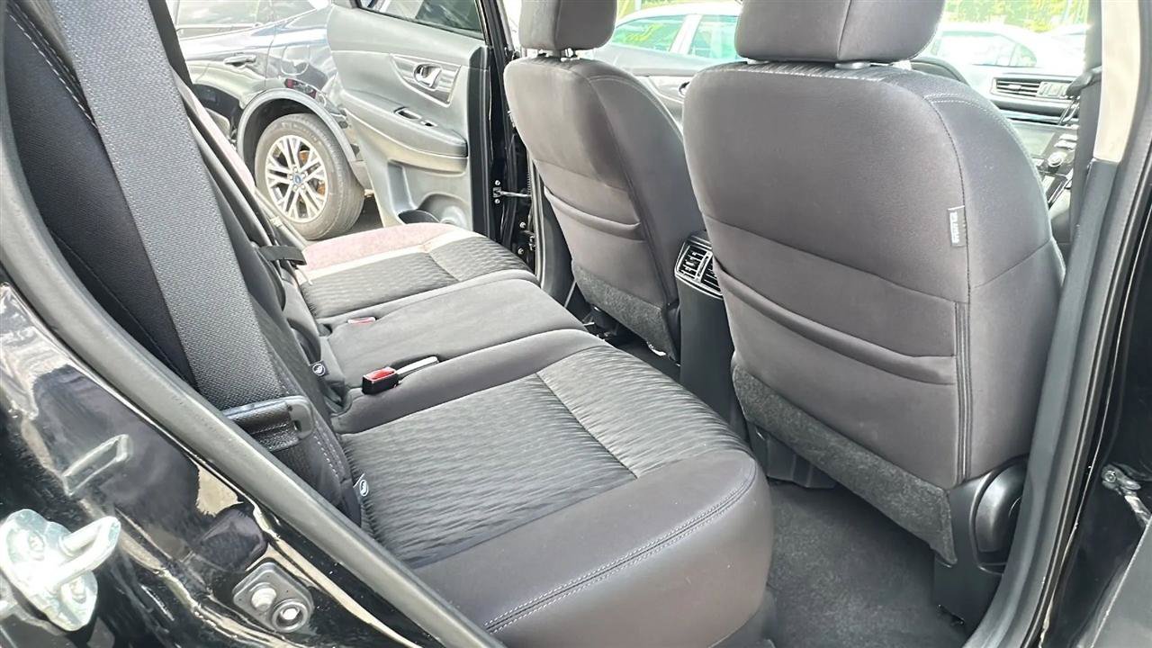 Used 2017 Nissan Rogue SV w/ Midnight Edition FWD image 27
