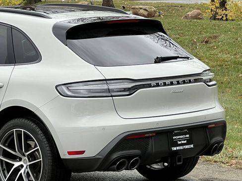 Certified 2025 Porsche Macan image 10