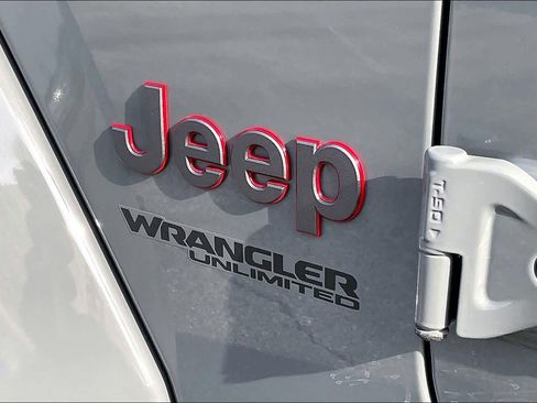 Used 2021 Jeep Wrangler Unlimited Rubicon w/ Xtreme Recon 35" Tire Package AWD/4WD image 27