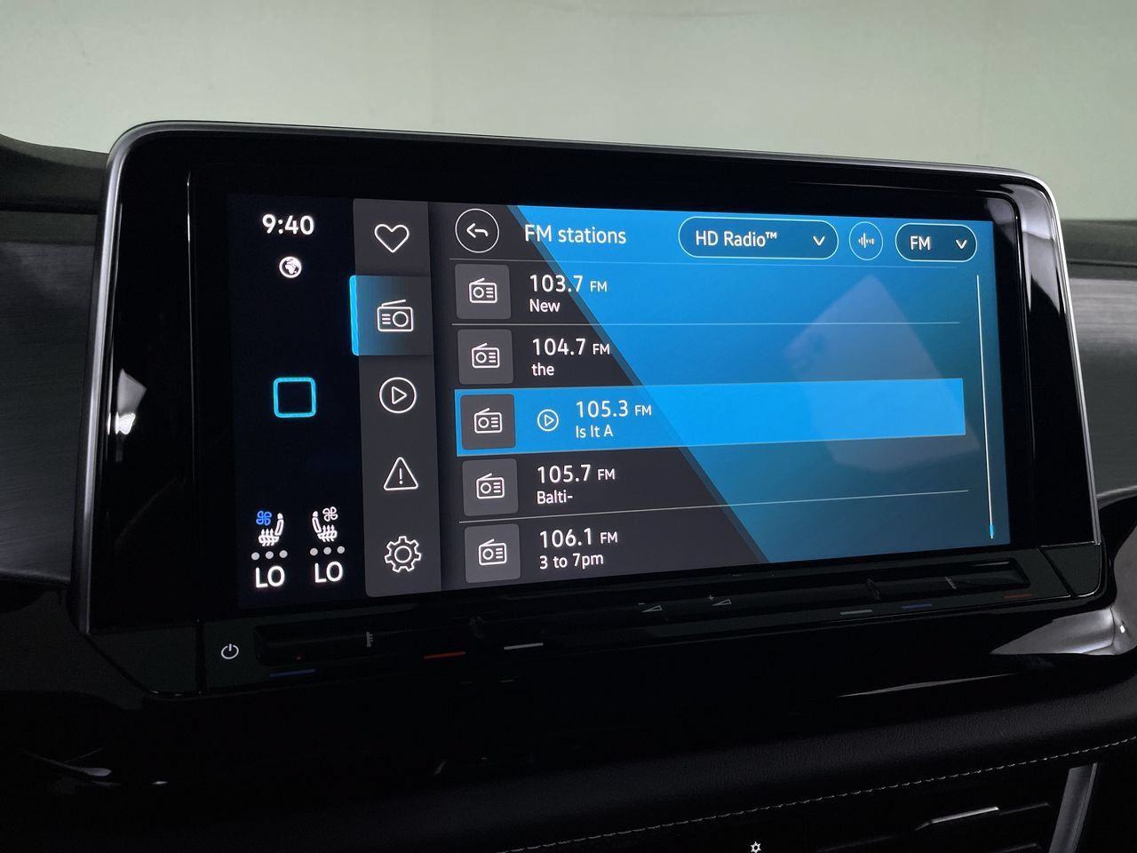 Used 2025 Volkswagen Atlas Cross Sport SE AWD/4WD image 14