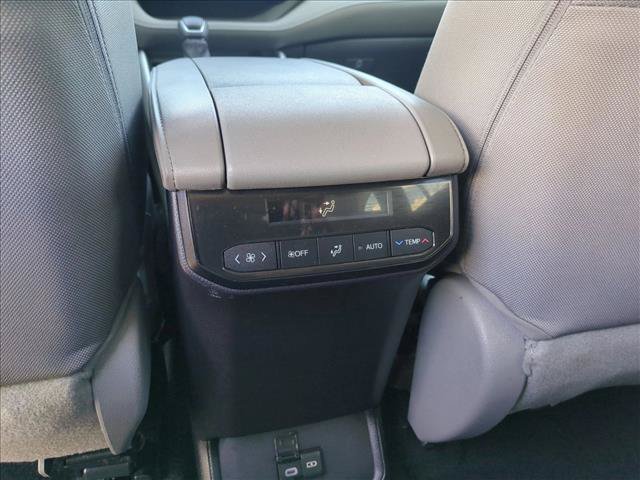 Used 2023 Toyota Highlander LE AWD/4WD image 16