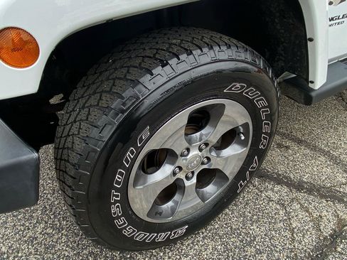 Used 2017 Jeep Wrangler Unlimited Sahara AWD/4WD image 47
