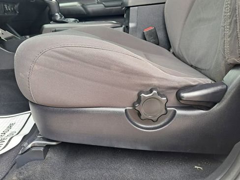 Used 2019 Toyota Tacoma TRD Off-Road image 17