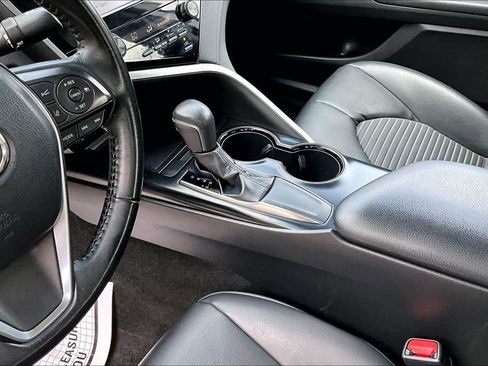 Used 2019 Toyota Camry SE FWD image 16