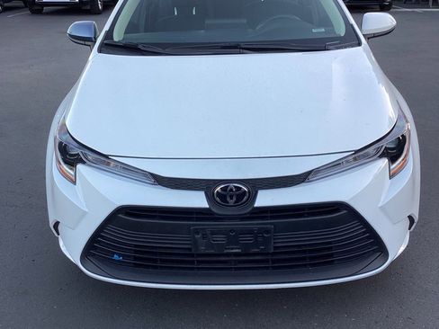 Used 2025 Toyota Corolla LE image 6