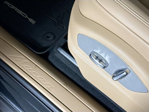 Certified 2023 Porsche Macan AWD/4WD image 21