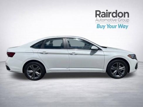 Used 2024 Volkswagen Jetta SE FWD image 8