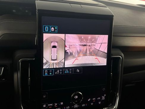 Used 2025 GMC Yukon XL Denali image 19