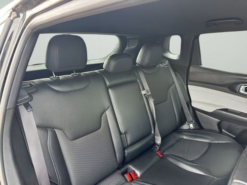 Used 2024 Jeep Compass Latitude image 30