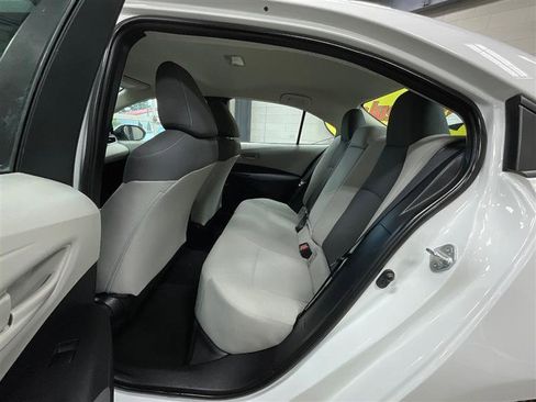 Used 2022 Toyota Corolla LE image 17