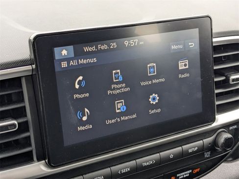 Used 2025 Hyundai Venue SEL image 22