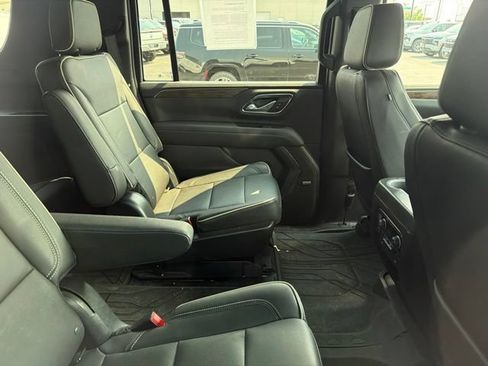 Used 2022 Chevrolet Suburban Premier AWD/4WD image 15