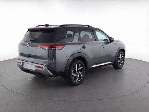 Used 2025 Nissan Kicks SV FWD image 9