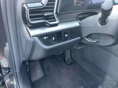 Certified 2025 Kia Sportage EX FWD image 19