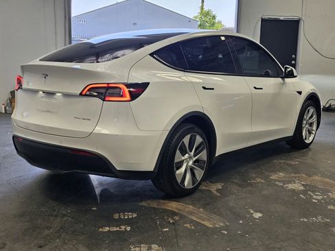 Used 2021 Tesla Model Y Long Range AWD/4WD image 4