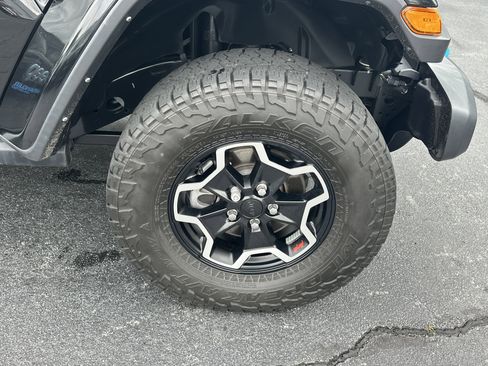 Used 2022 Jeep Wrangler Unlimited Rubicon 4xe AWD/4WD image 16