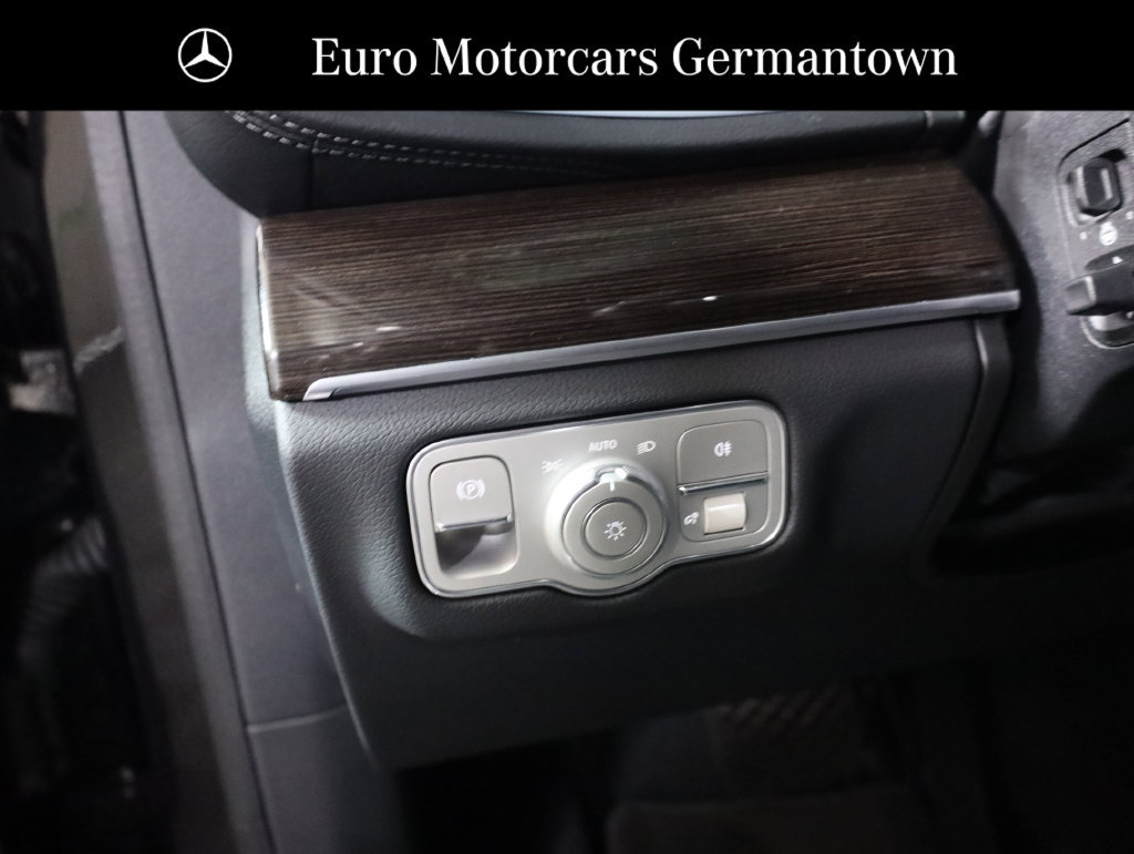 Used 2025 Mercedes-Benz GLS 450 4MATIC image 10