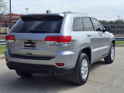 Used 2018 Jeep Grand Cherokee Laredo image 3