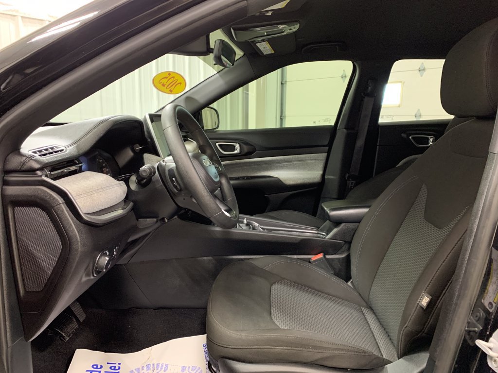 Used 2025 Jeep Compass Sport AWD/4WD image 4