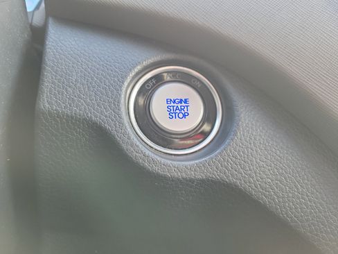 Used 2017 Hyundai Santa Fe Limited image 25