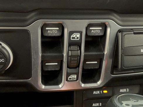 Used 2018 Jeep Wrangler Unlimited Sport S AWD/4WD image 15