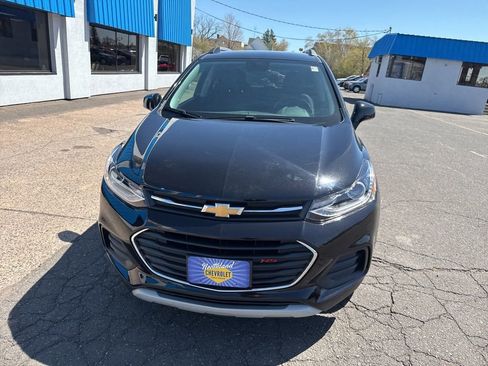 Used 2022 Chevrolet Trax LT w/ LT Convenience Package AWD/4WD image 3
