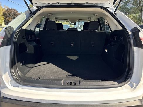 Used 2022 Ford Edge SE image 9