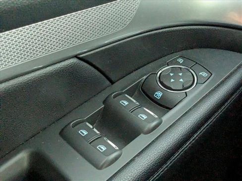 Used 2017 Ford Explorer XLT image 12