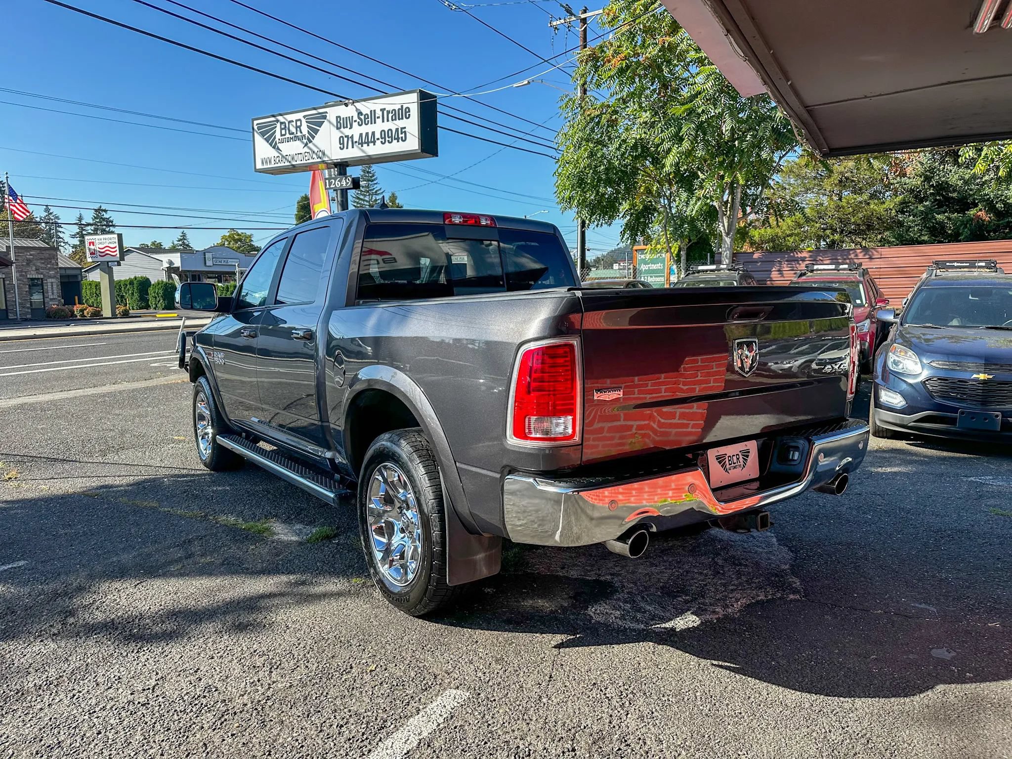 Used 2018 RAM 1500 Laramie w/ Convenience Group AWD/4WD image 2