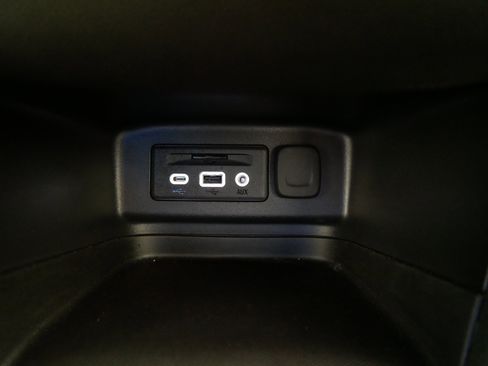 Used 2023 Chevrolet Equinox RS AWD/4WD image 30