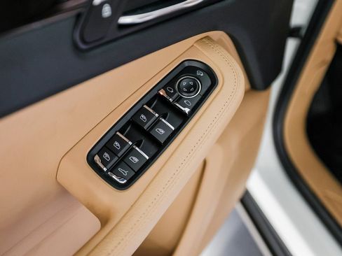 Certified 2023 Porsche Macan image 22