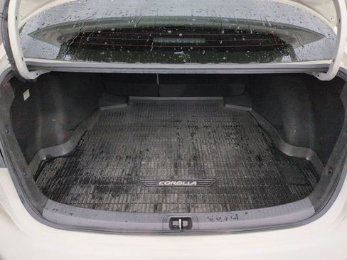 Used 2021 Toyota Corolla LE image 6