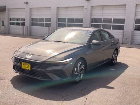 Used 2025 Hyundai Elantra SEL FWD image 5