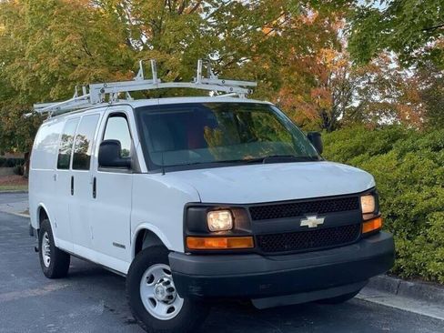 Used 2013 Chevrolet Express 2500 RWD image 3