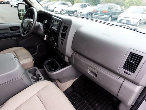 Used 2016 Nissan NV 3500 SL RWD image 37