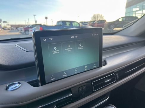 Used 2023 Lincoln Aviator AWD w/ Premium Package image 25