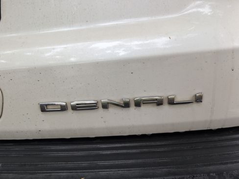 Used 2021 GMC Yukon XL Denali w/ Denali Premium Package RWD image 9
