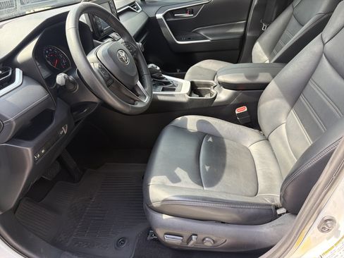Used 2021 Toyota RAV4 XLE Premium FWD image 10