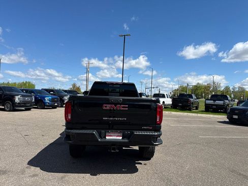 Used 2020 GMC Sierra 2500 AT4 w/ AT4 Preferred Package AWD/4WD image 4